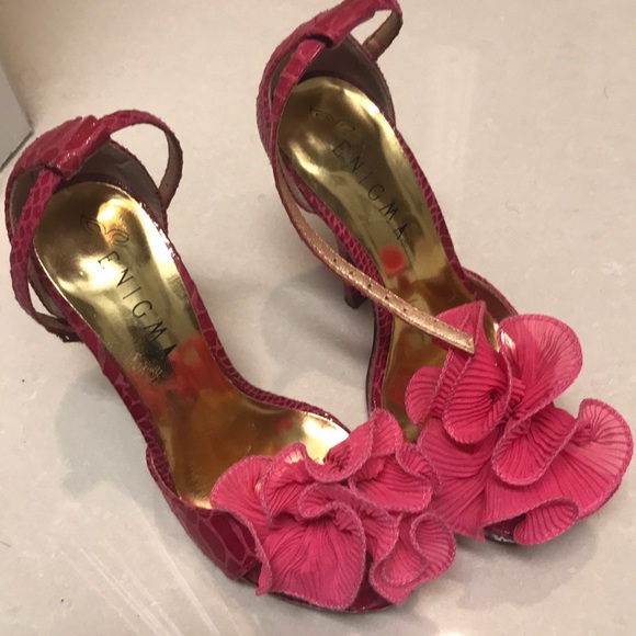 fuschia pink pumps